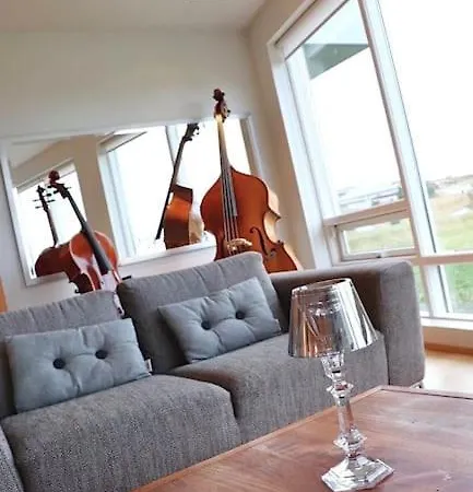 Stunning Townhouse By The Reykjavik